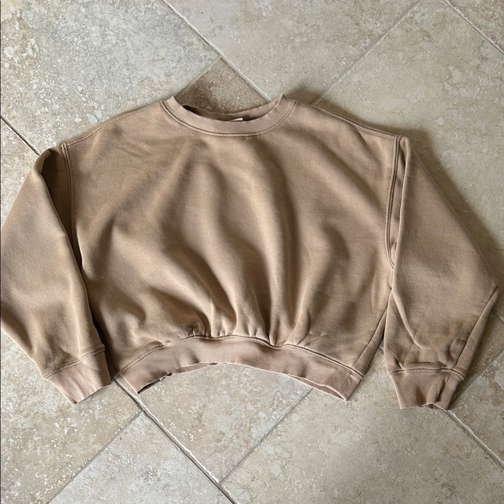 Universal Thread Cropped Sweatshirt in Beige